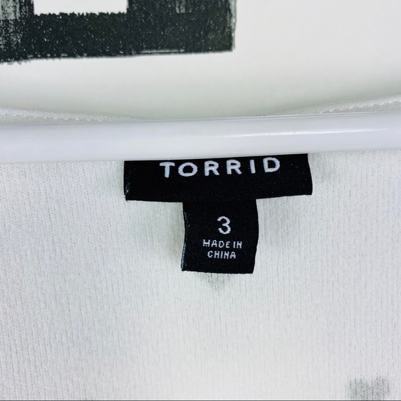 Torrid | Black & White Heart Print Midi Dress - Picture 4 of 7